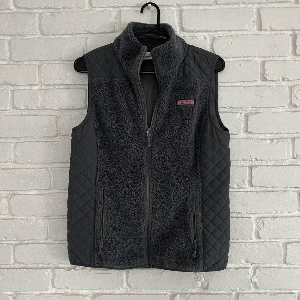 Women’s vineyard vines sweater vest